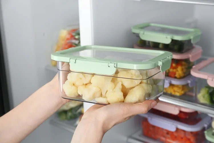 store any leftover food in the fridge