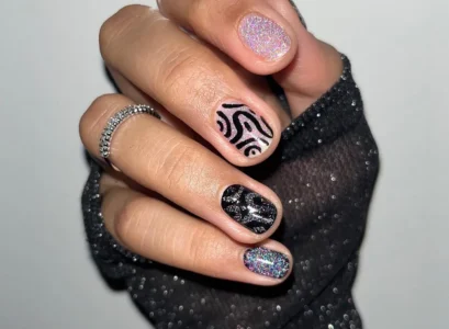 abstract design short glitter new years nails 2024