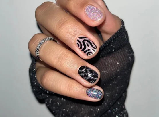 abstract design short glitter new years nails 2024