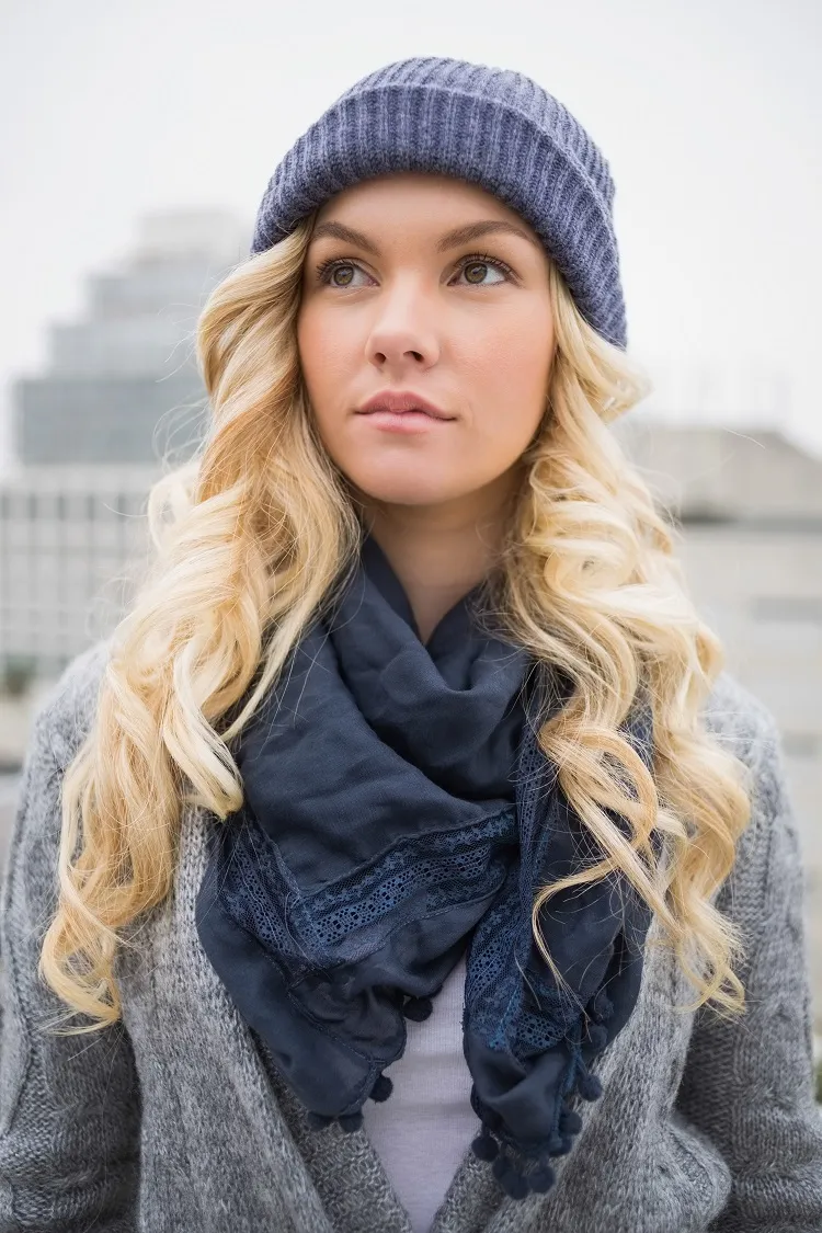 beanie hairstyles for curly hair