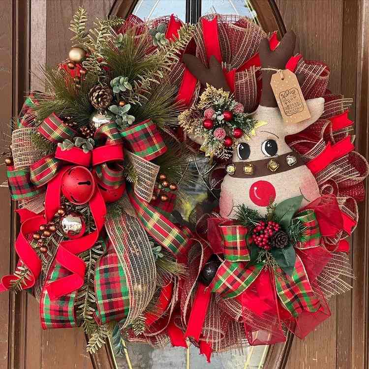 christmas front door decorating ideas mesh wreath