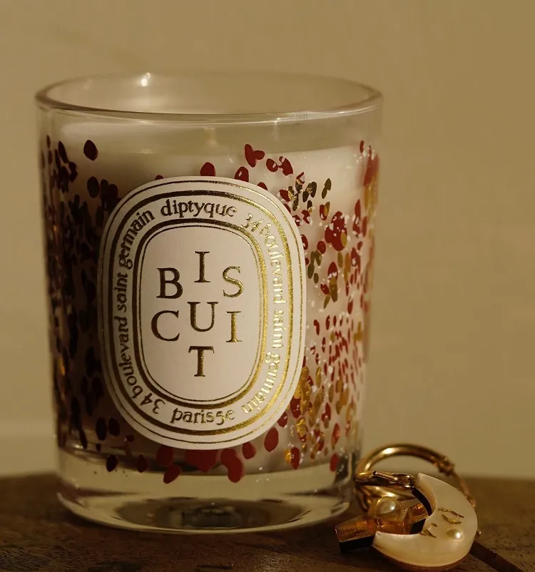 festive diptyque biscuit candle christmas gift idea women