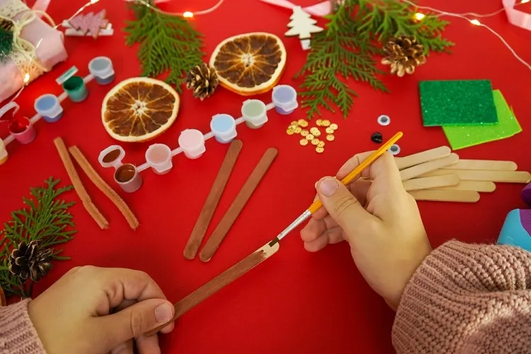 painting popsicle sticks for christmas reindeer decoration