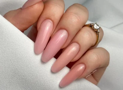 peach fuzz nail trend 2023 2024