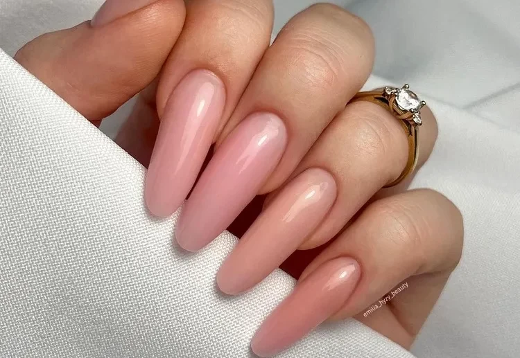 peach fuzz nail trend 2023 2024