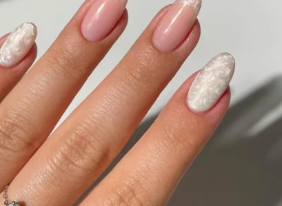 pearl nails trend 2023