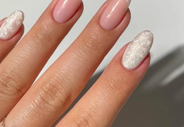 pearl nails trend 2023