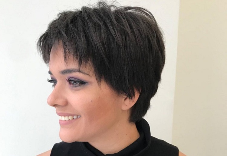 short hairstyles for thick hair 2023