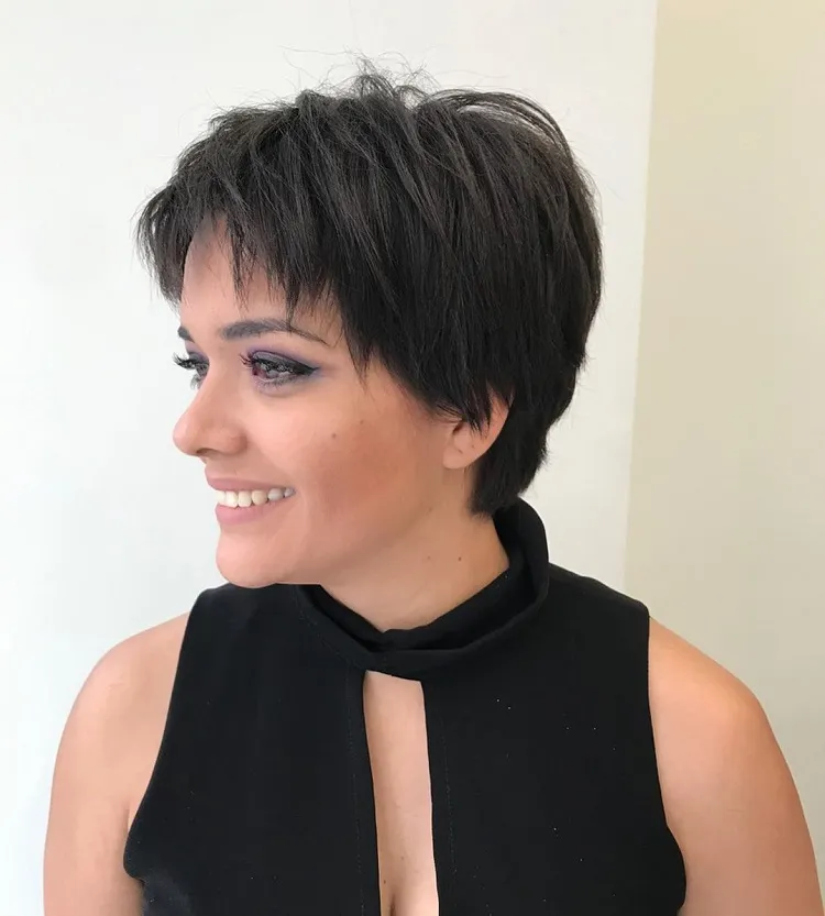 short hairstyles for thick hair 2023