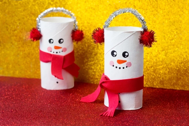 snowmen made of toilet paper christmas crafts kids