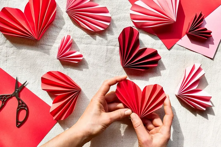 easy folded paper hearts craft