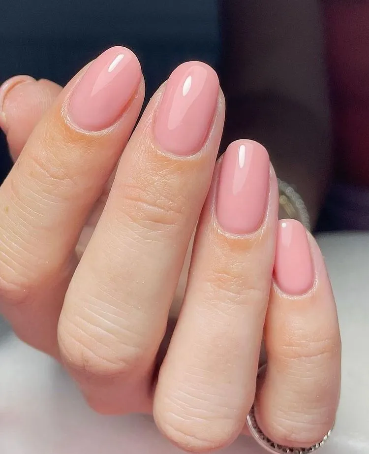 nude nails are a good choice all year round