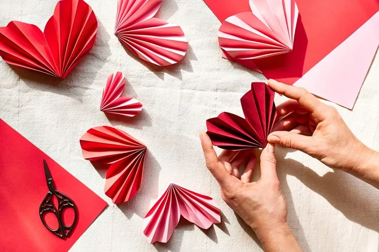 diy accordion paper heart valentine's day
