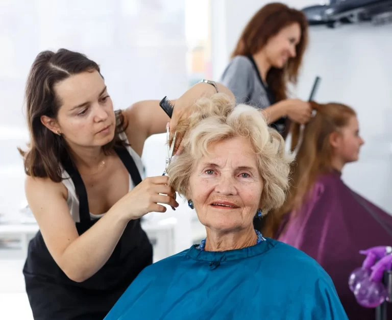 cuidado del cabello para mujeres mayores de 70 años