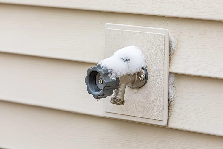 how to protect pipes in winter