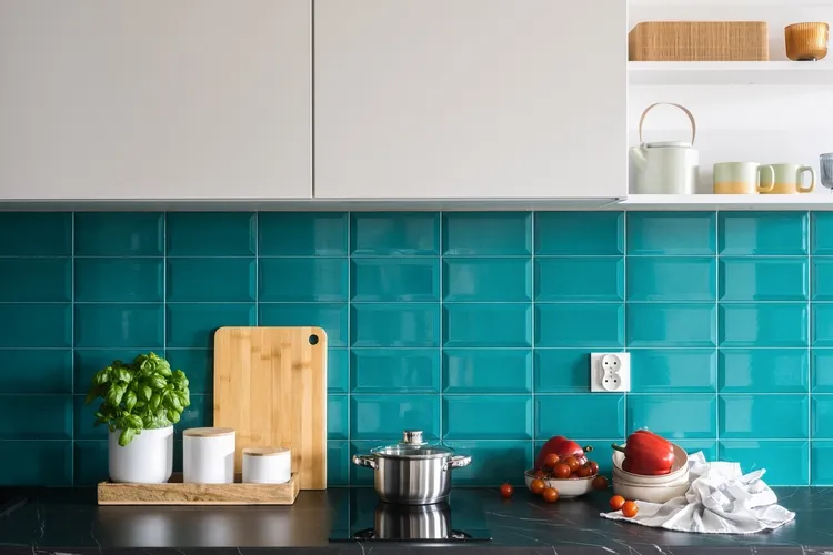 kitchen backsplash trends 2024 glass tiles