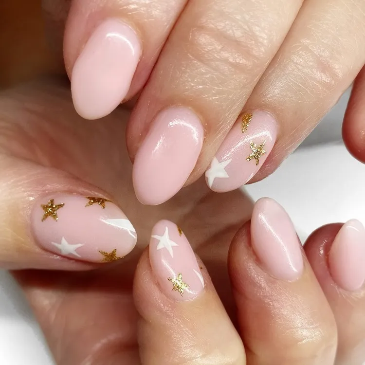 minimalist bubble bath nail design idea white and gold glitter stars