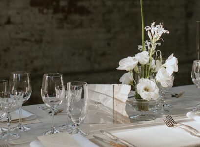 minimalist wedding table decoration ideas on a budget