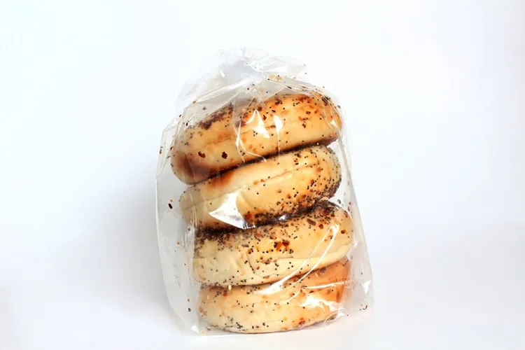 storing bagels in a plastic bag yes or no