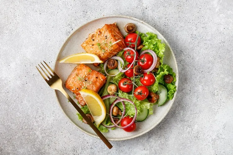 atlantic diet meal salmon salad fresh veg