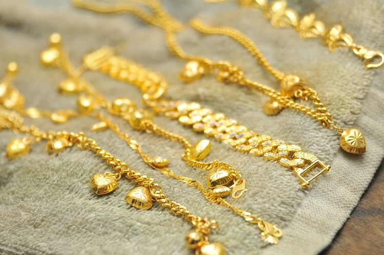 easy simple diy gold jewelry cleaning solution