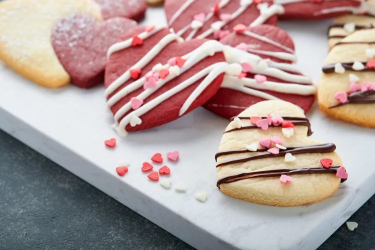 how to decorate valentines day cookies