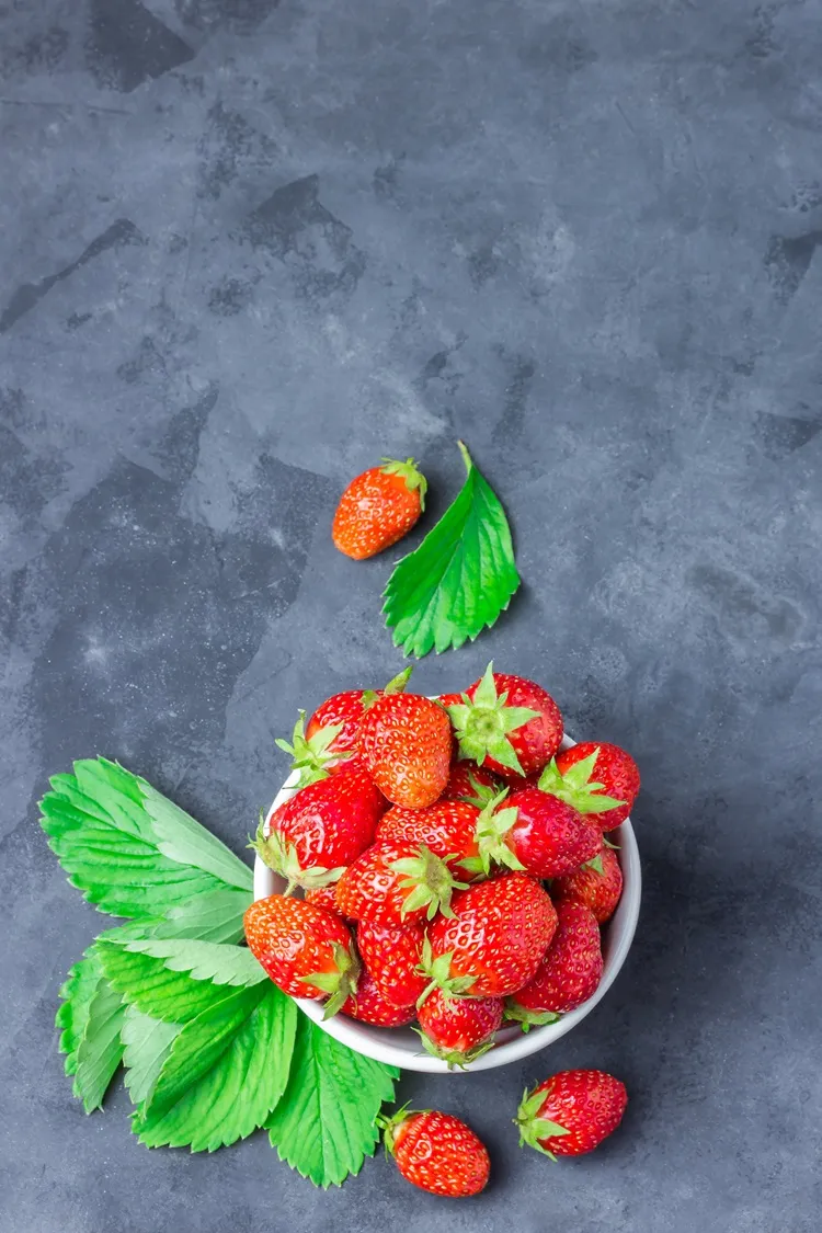 how to make diy strawberry hair growth oil with fresh basil