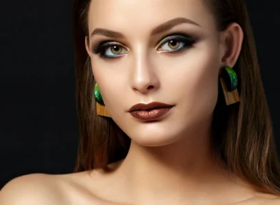 lipstick shade for green eye color