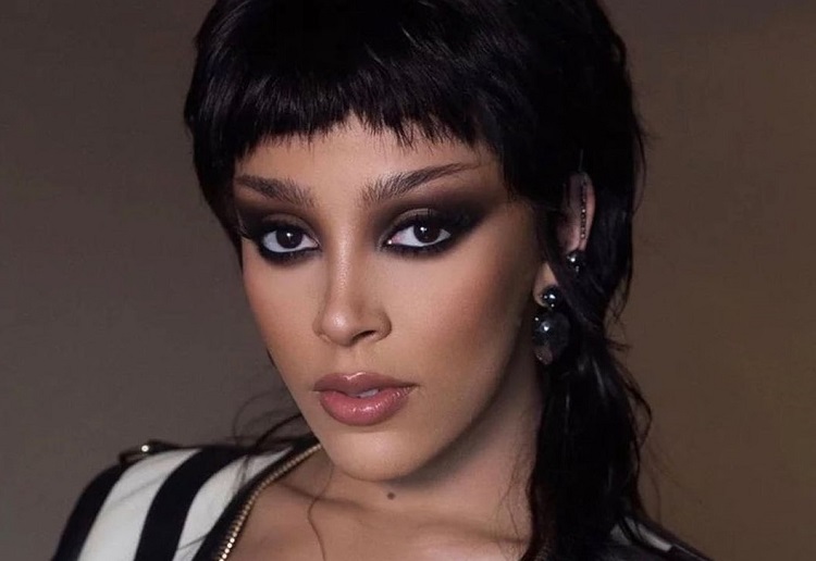 modern mullet for women haircut trend 2024