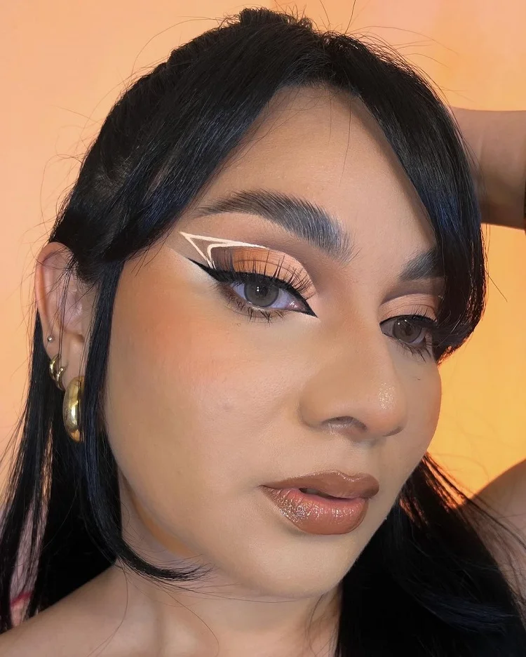 peach fuzz eyes makeup