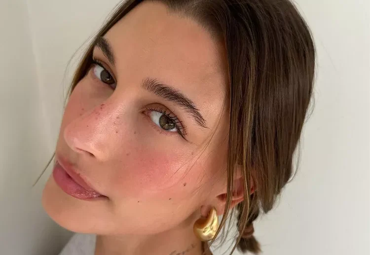 strawberry girl micro beauty trend hailey bieber