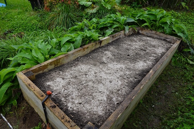 using wood ash in compost