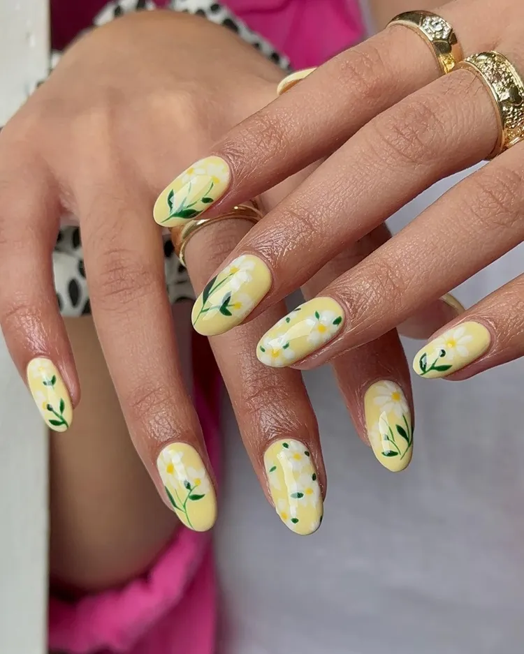 yellow spring nail design with flowers 2024